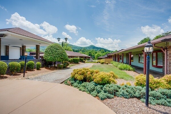 More Photos Of 2700 S Roan St, Johnson City Medical For Lease