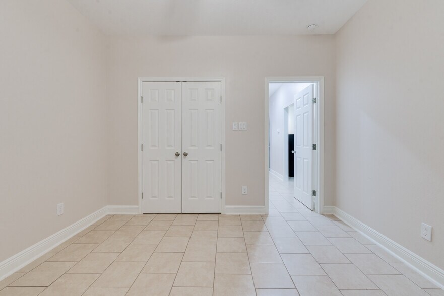 More Photos Of 16610 Mueschke Rd, Cypress Office Residential For Lease