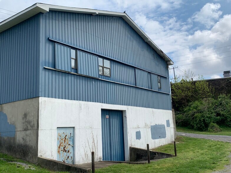 More Photos Of 2208 Dickerson Pike, Nashville Warehouse For Lease