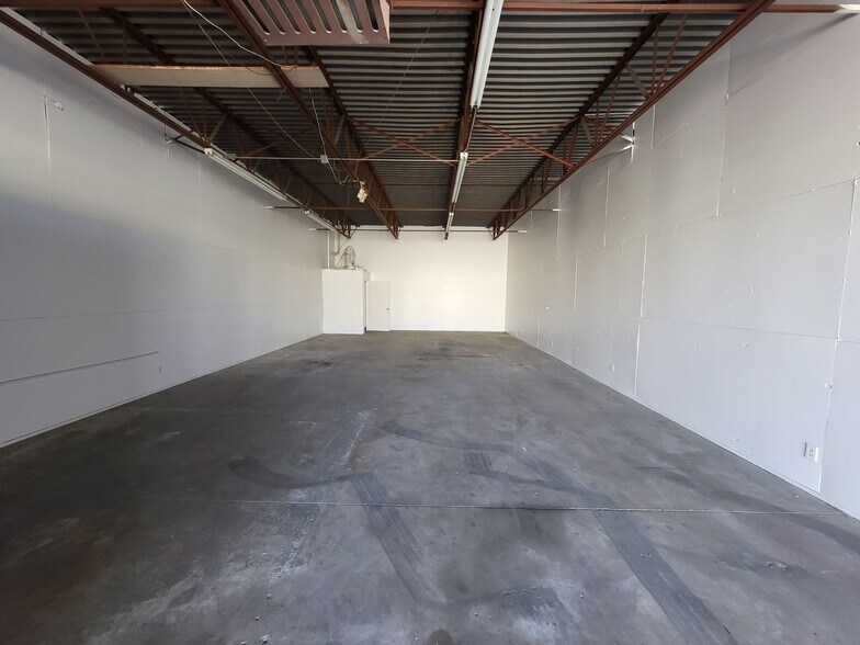 More Photos Of 7112 NW Melrose Ln, Oklahoma City Manufacturing For Lease