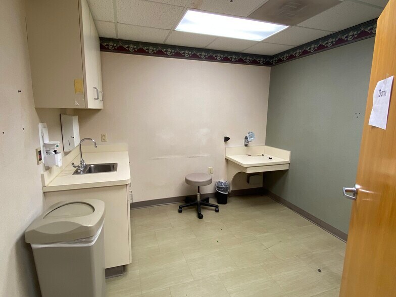 More Photos Of 2120 W Kearney St, Springfield Medical For Sale