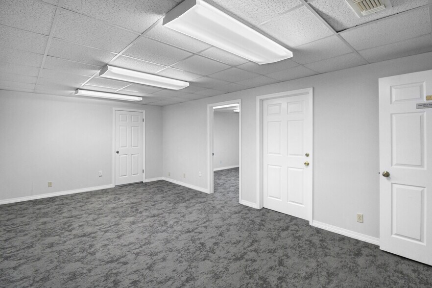 More Photos Of 307 S McKenzie St, Foley Office For Lease