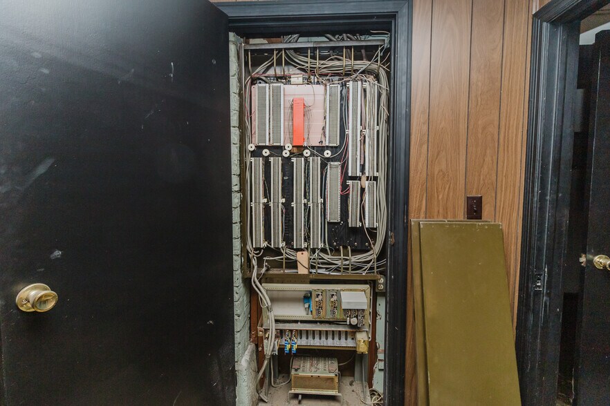 More Photos Of 470 N Seneca St, Wichita Warehouse For Sale