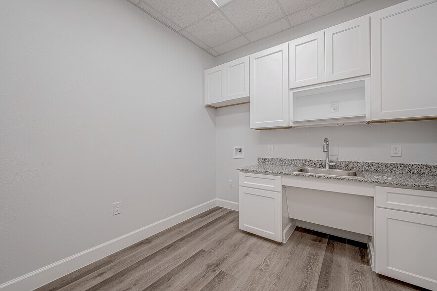 More Photos Of 18707 Mueschke Rd, Cypress Office For Sale