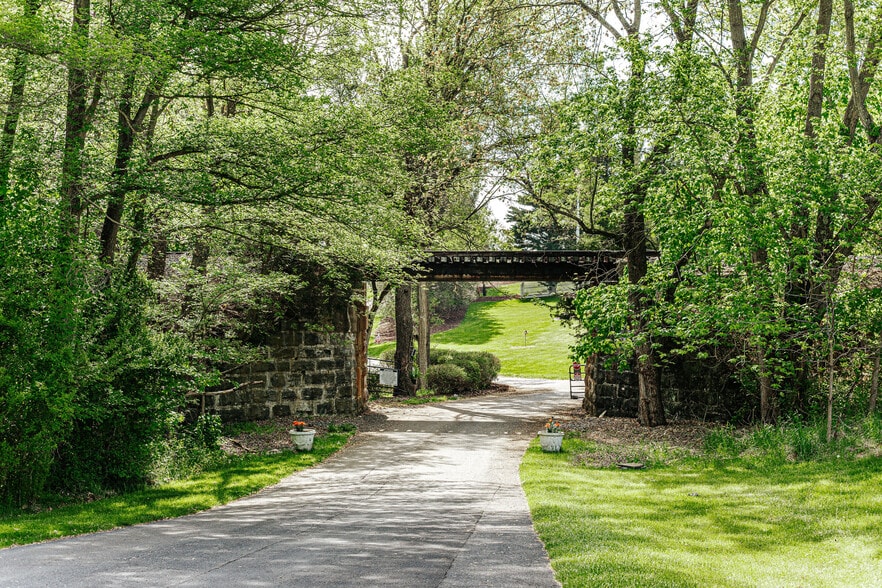 More Photos Of 1329 Commerce Rd, Staunton Hotel For Sale
