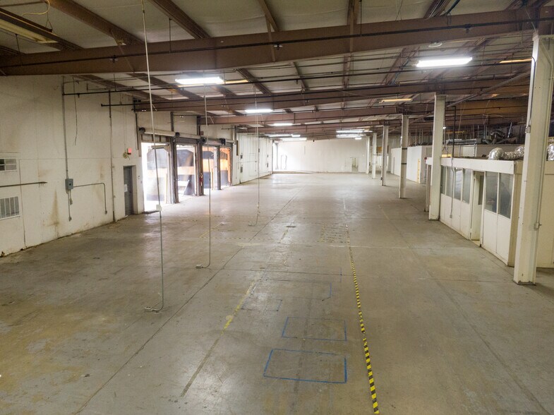 More Photos Of 4000 Memorial Pky SW, Huntsville Manufacturing For Lease