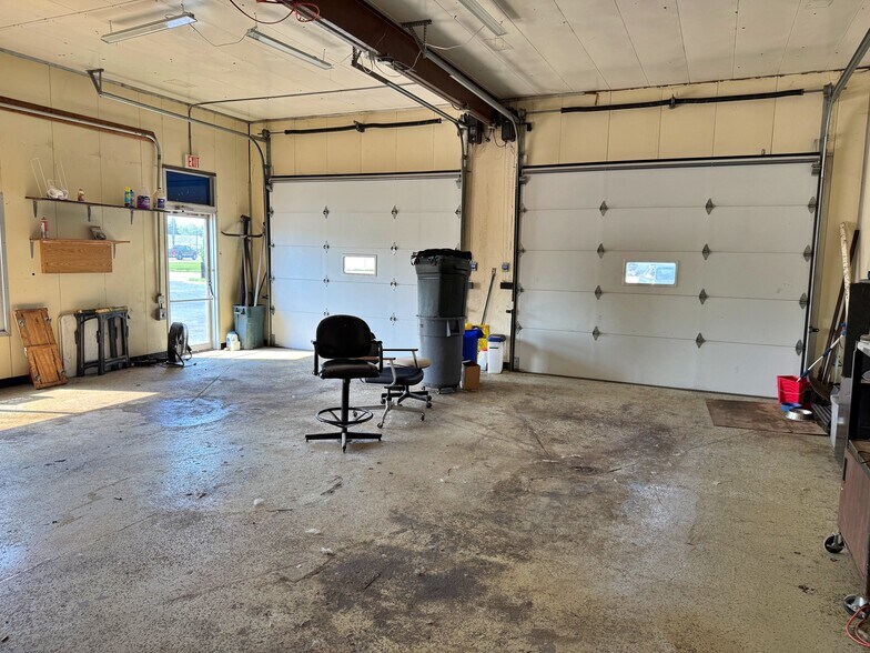 More Photos Of 901 S 7th St, Rochelle Storefront Retail Office For Sale