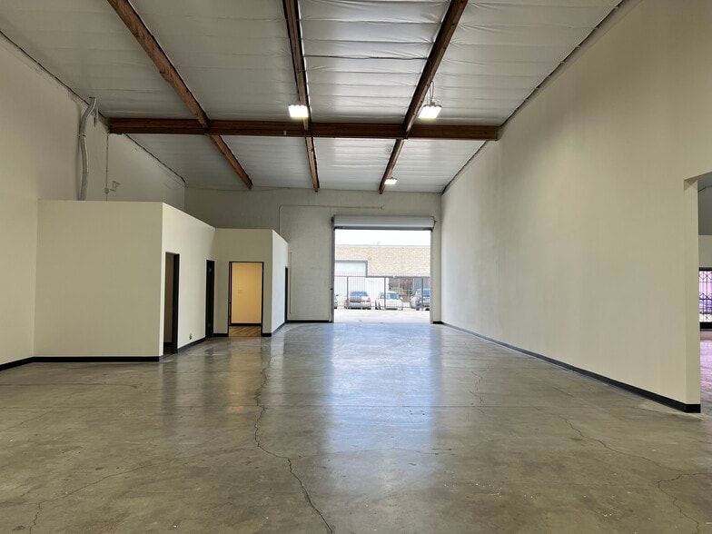 More Photos Of 400 W Redondo Beach Blvd, Gardena Warehouse For Lease