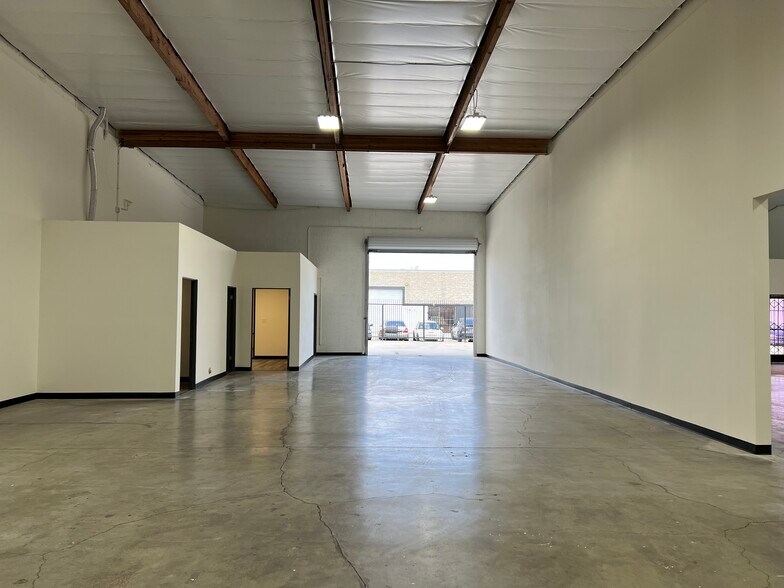 More Photos Of 400 W Redondo Beach Blvd, Gardena Warehouse For Lease