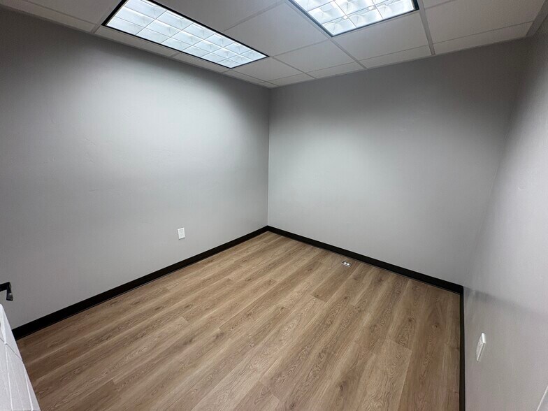 More Photos Of 937-949 Pioneer, Draper Office For Lease