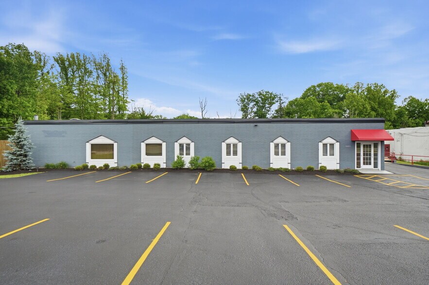 More Photos Of 16821 Park Circle Dr, Chagrin Falls Office For Sale