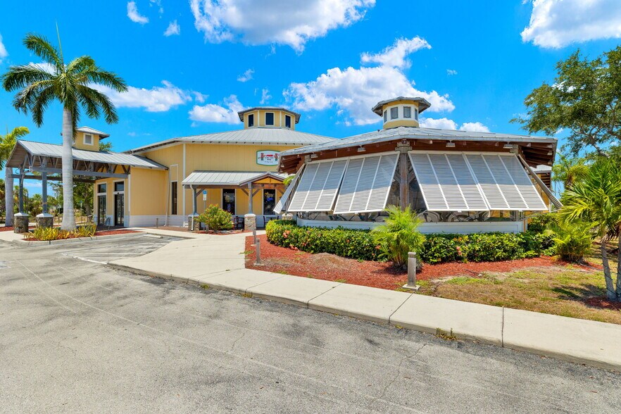 More Photos Of 17650 San Carlos Blvd, Fort Myers Supermarket For Sale