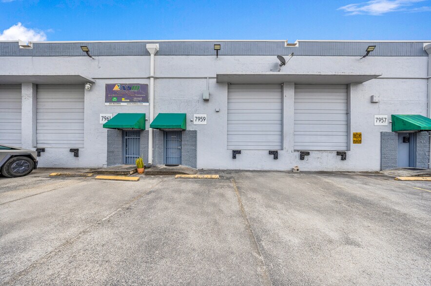 More Photos Of 7953-7967 NW 64th St, Miami Warehouse For Lease