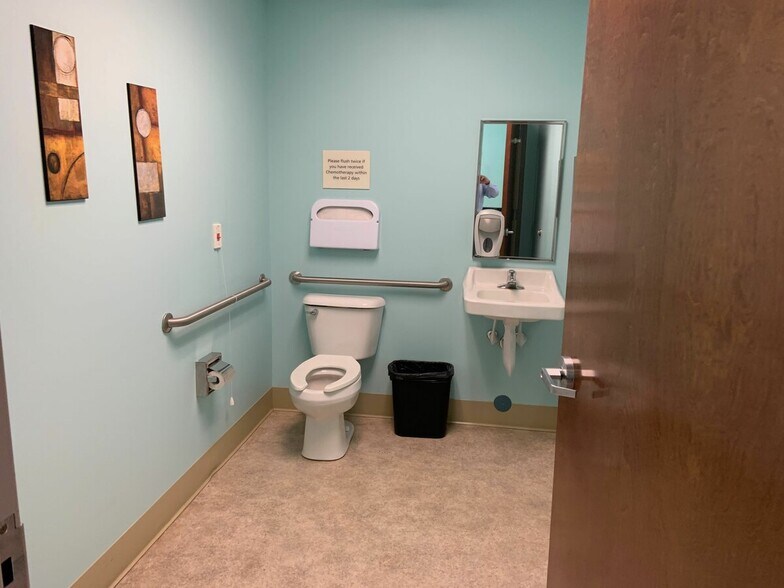 More Photos Of 509 Olde Waterford Way, Leland Office For Lease