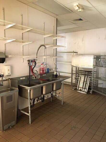 More Photos Of 50 Berlin Rd, Cromwell Unknown For Lease