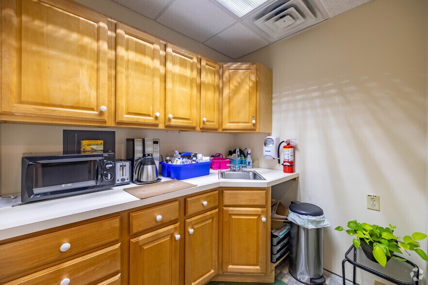 More Photos Of 24 Compton Rd, Cincinnati Medical For Sale