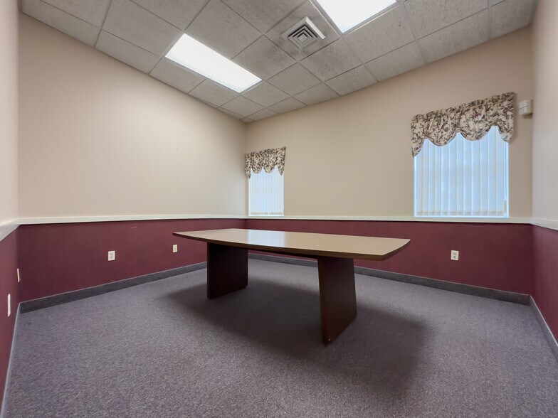 More Photos Of 358-360 E Center St, Manchester Office For Lease