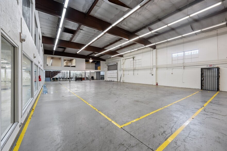 More Photos Of 3226-3230 Mines Ave, Los Angeles Warehouse For Lease