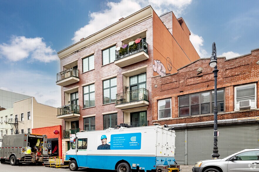 More Photos Of 605-607 Manhattan Ave, Brooklyn Apartments For Lease