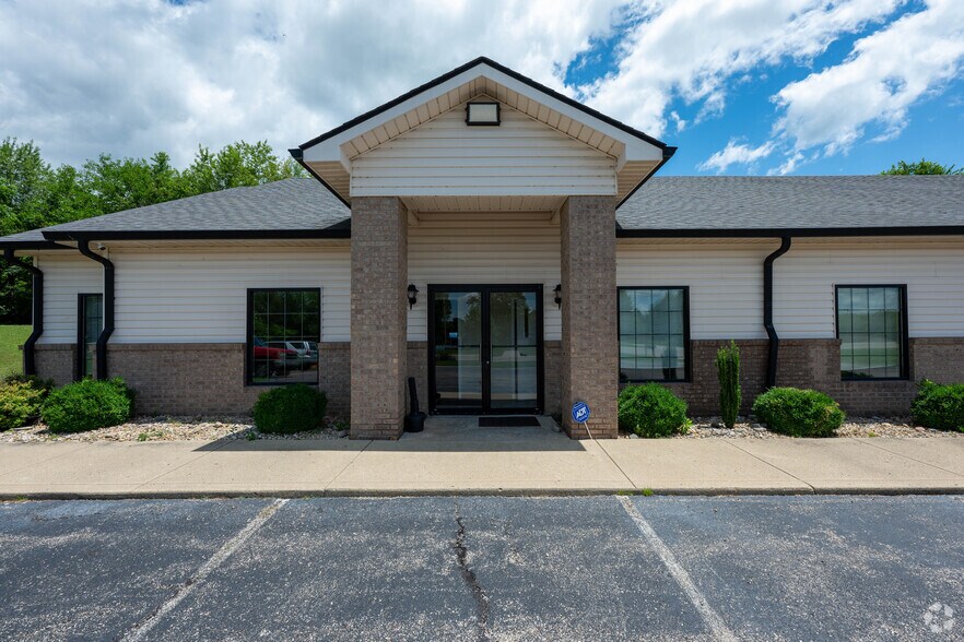 More Photos Of 7845-7857 Waverly Rd, Martinsville Medical For Lease