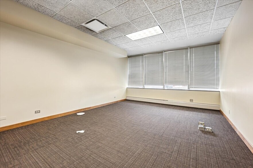 More Photos Of 7525 W Madison St, Forest Park Storefront Retail Office For Lease
