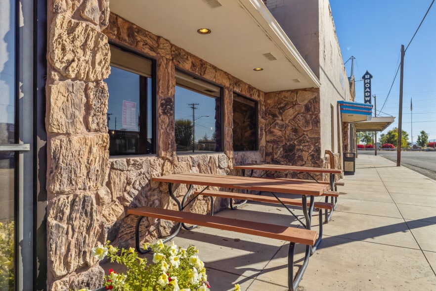 More Photos Of 2126 Broadway st, Malin Sports And Entertainment For Sale