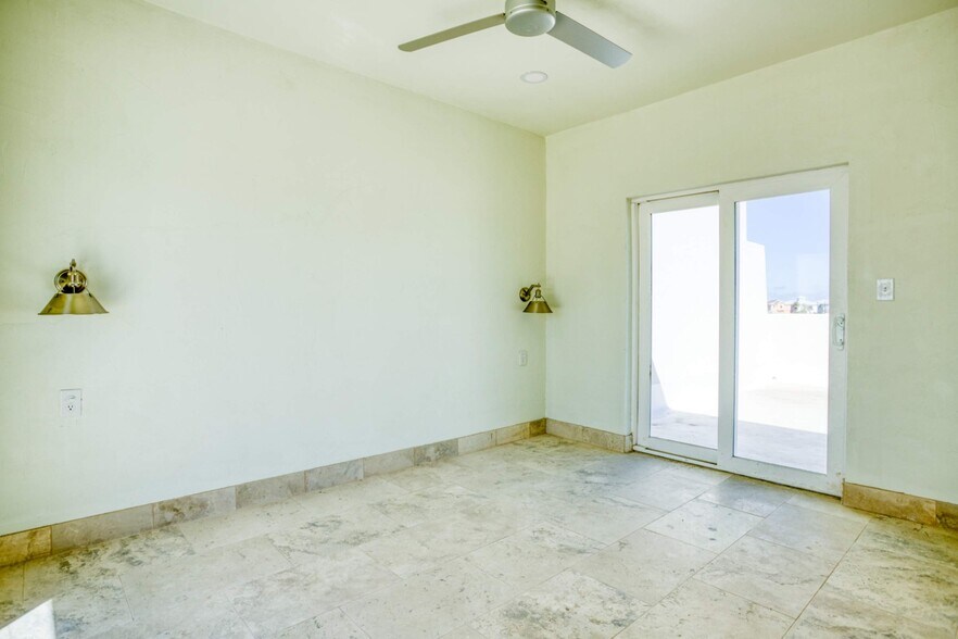 More Photos Of 615 W Avenue A, Port Aransas Apartments For Sale