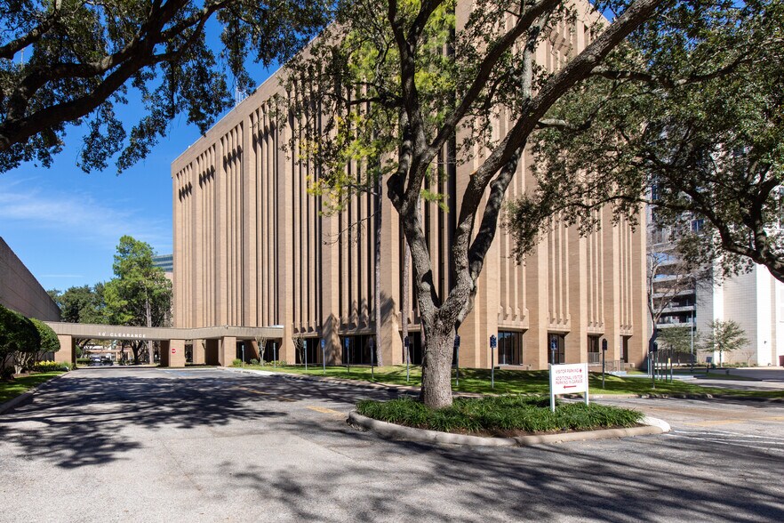 More Photos Of 1900 St James Pl, Houston Office For Lease