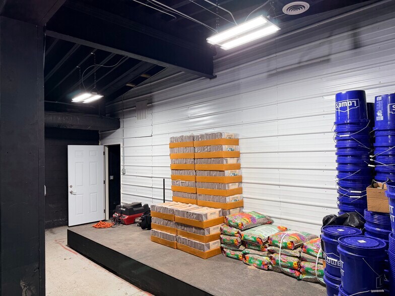 More Photos Of 40-50 Victor St, Highland Park Warehouse For Sale