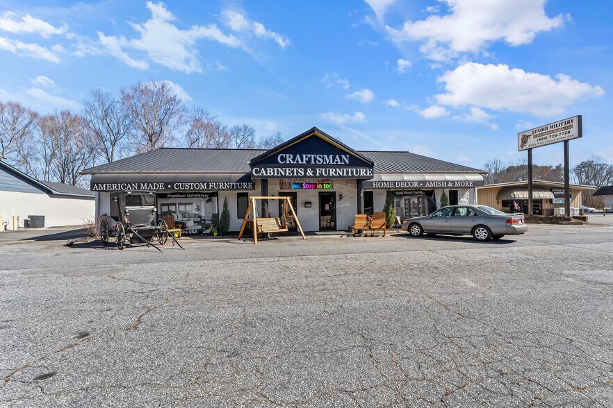 More Photos Of 2994 Hickory Blvd, Hudson Freestanding For Sale