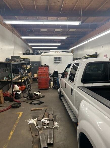 More Photos Of 7345 Canby Ave, Reseda Auto Repair For Lease