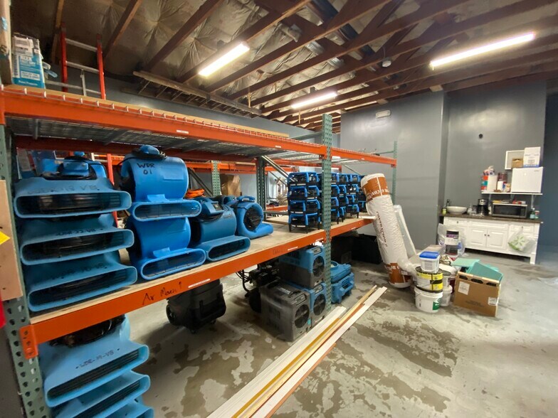 More Photos Of 7234 Owensmouth Ave, Canoga Park Freestanding For Lease
