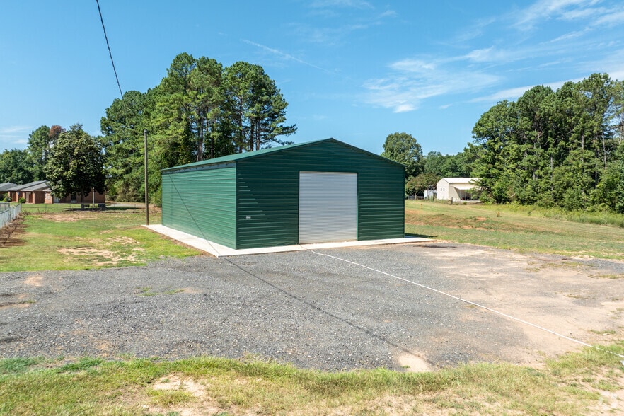 More Photos Of 1679 Atlanta Hwy SE, Statham Warehouse For Lease
