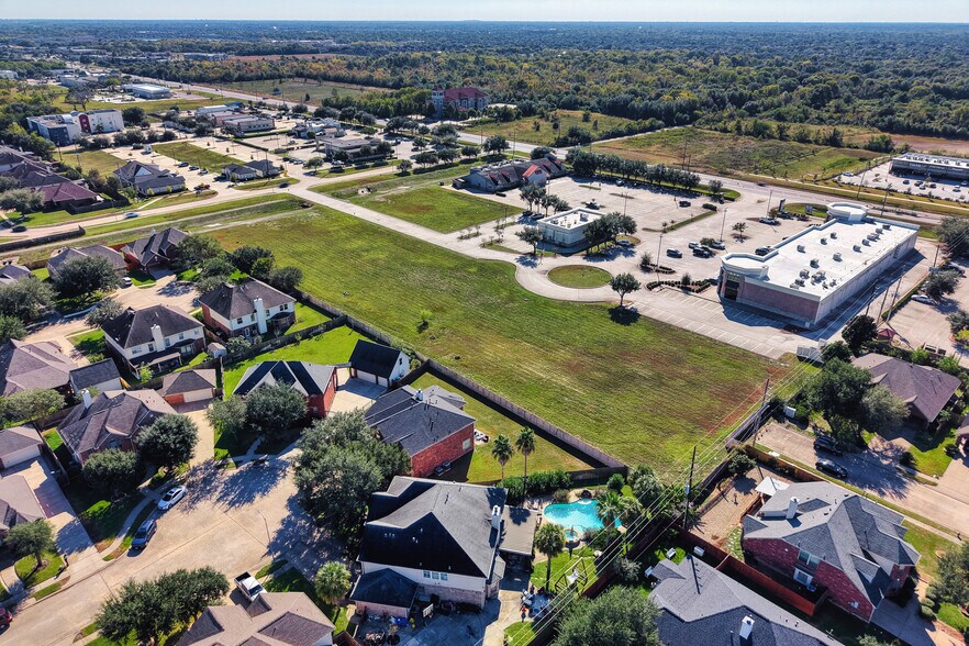 More Photos Of 9121 Broadway St, Pearland General Retail For Lease