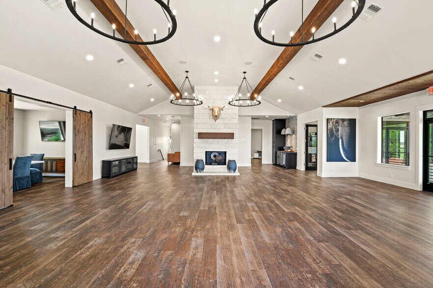 More Photos Of 602 Steve Hawkins Pky, Marble Falls Storefront Retail Office For Sale