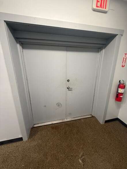 More Photos Of 4901 W 115th St, Alsip Warehouse For Lease