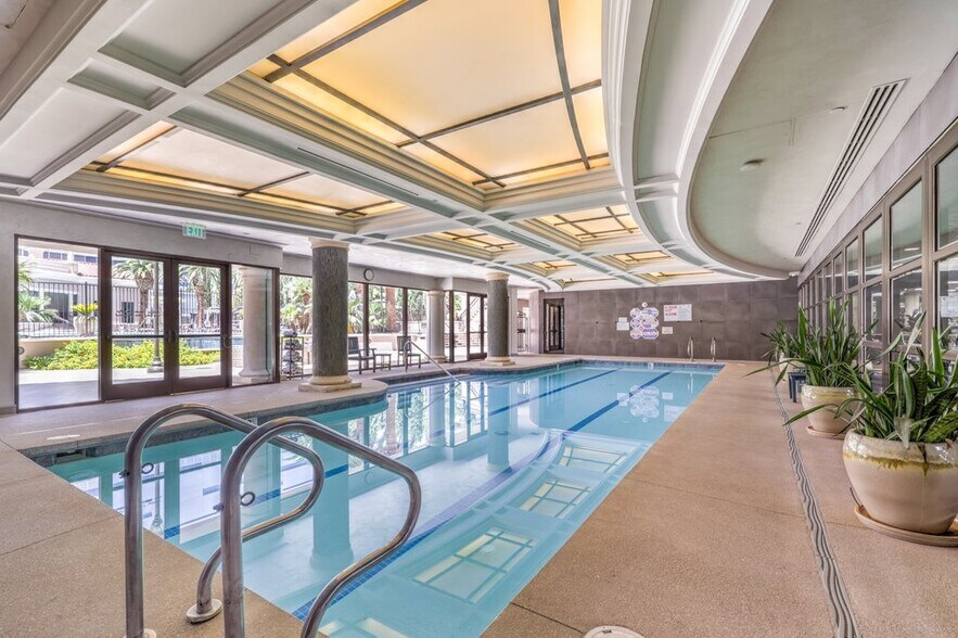 More Photos Of 2827 Paradise Rd, Las Vegas Health Club For Sale
