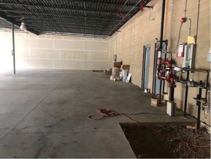 More Photos Of 330 E Main St, Rockton Unknown For Lease