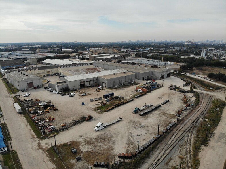 More Photos Of 601 McFarland St, Houston Warehouse For Lease