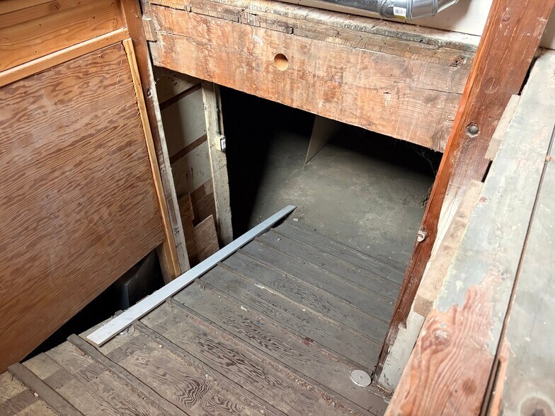 More Photos Of 211 E Main St, Dayton General Retail For Sale