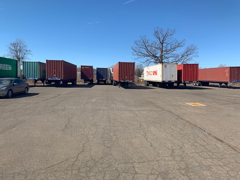 More Photos Of 70 Stoddard Ave, North Haven Warehouse For Lease