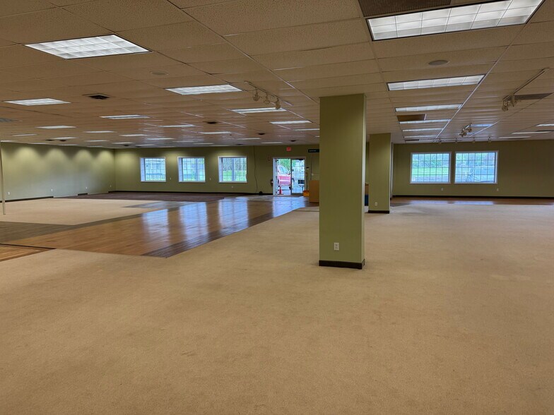 More Photos Of 104 Lenox Ave, Oneida Freestanding For Sale