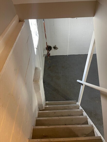 More Photos Of 8443 Chalfonte St, Detroit Flex For Sale