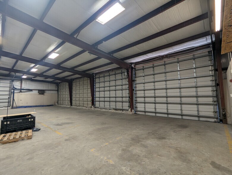 More Photos Of 2440 W Cardinal Dr, Beaumont Warehouse For Lease