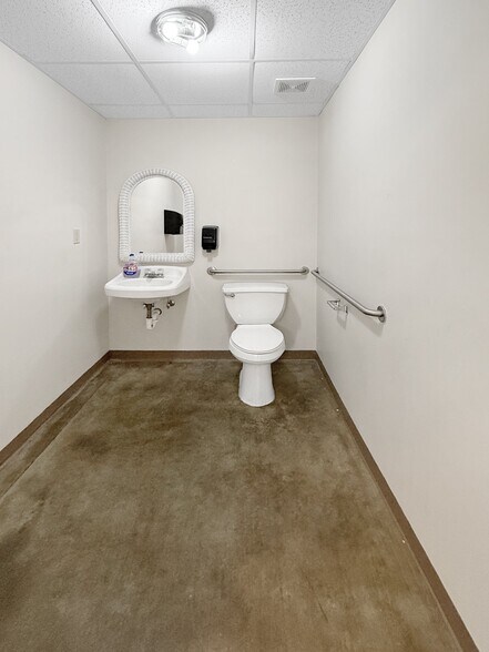 More Photos Of 2719 McFarland Blvd E, Tuscaloosa General Retail For Lease