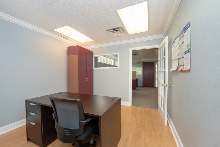 More Photos Of 7430 Tamiami Trl, Sarasota Loft Creative Space For Lease