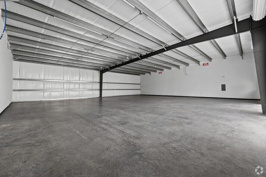 More Photos Of 3300 Dacy Ln, Kyle Warehouse For Sale