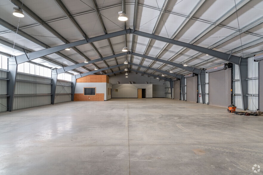 More Photos Of 3124 Blossom Dr NE, Salem Warehouse For Lease