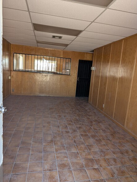 More Photos Of 266 Horizon Blvd, Socorro Warehouse For Lease