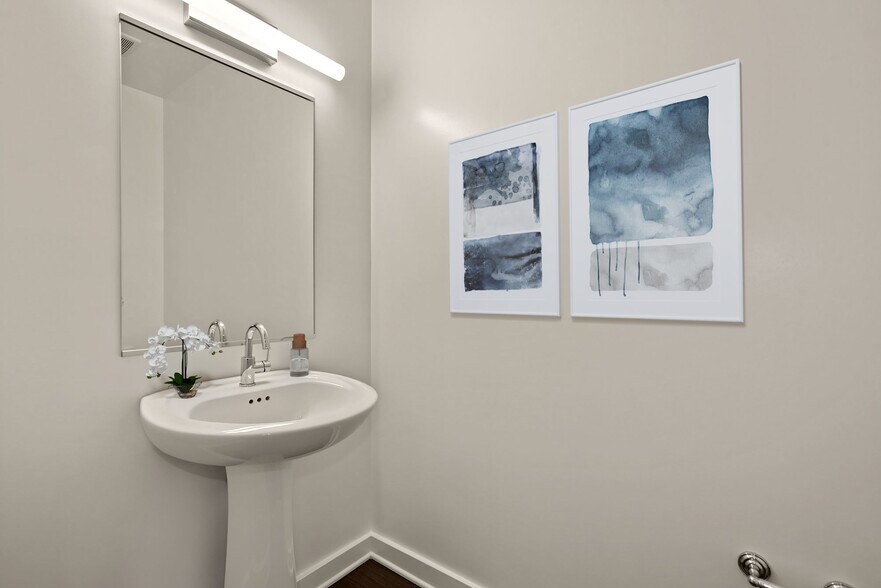 More Photos Of 7970 Maitland St, McLean Apartments For Lease